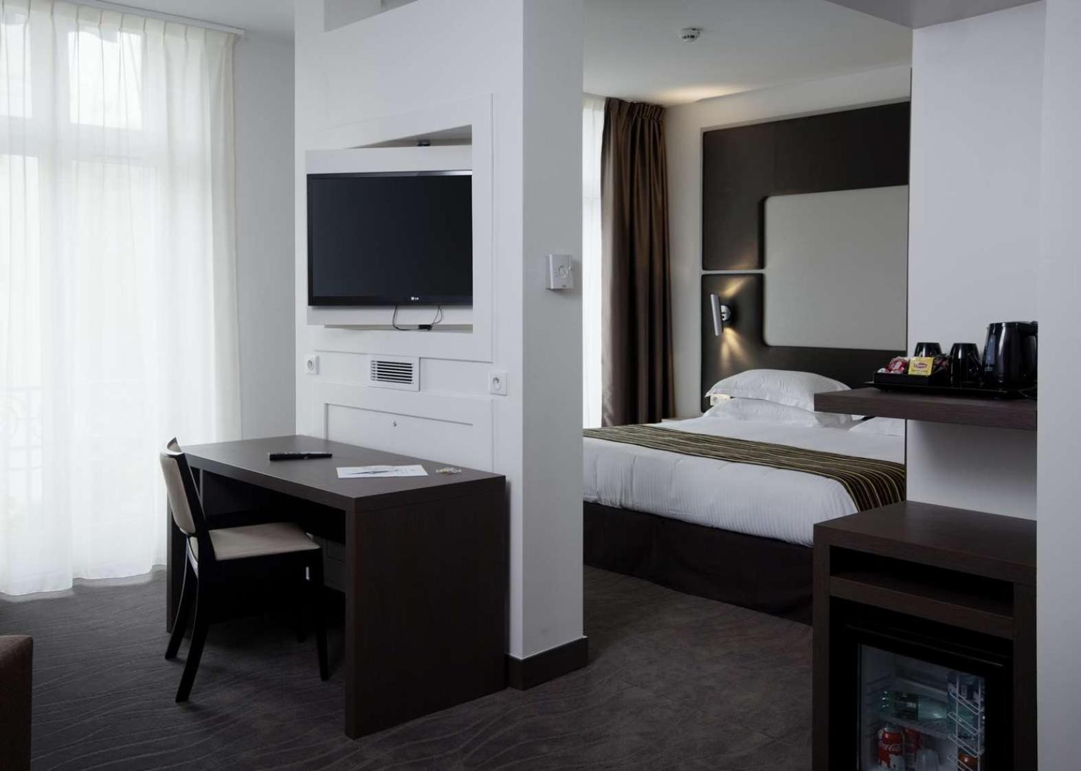 Brit Hotel De Grignan Vichy Luaran gambar