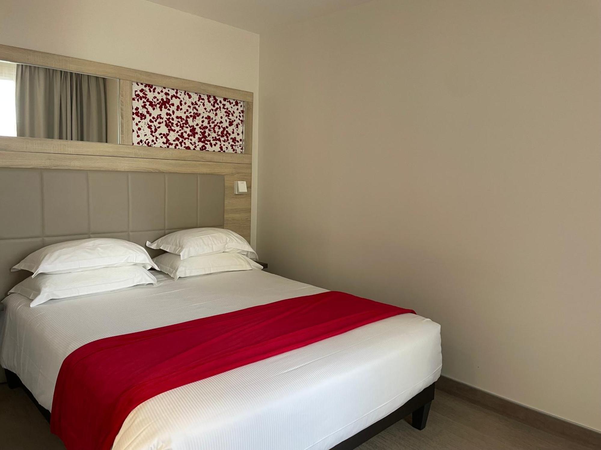 Brit Hotel De Grignan Vichy Luaran gambar